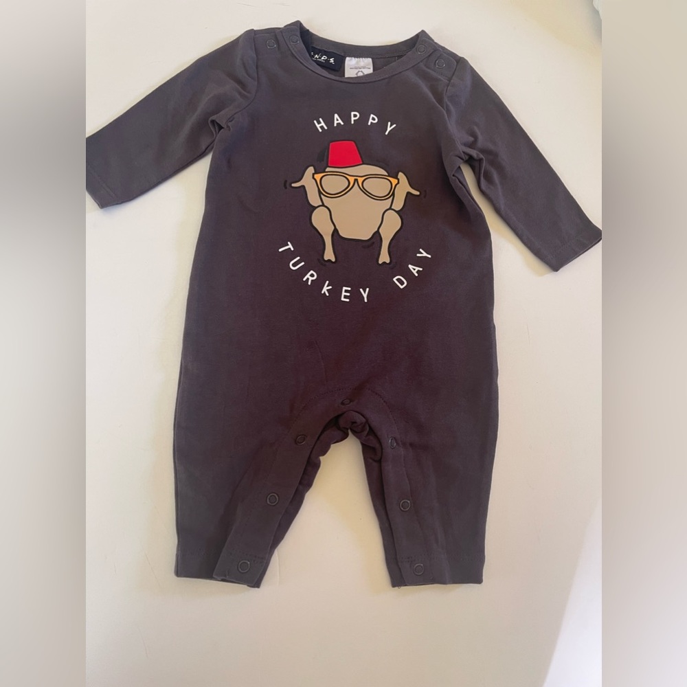 Friends TV Series size 0-3 months Happy Turkey Day romper - NEW